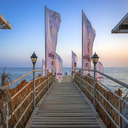 بيتش كلوب دوغاناي - شامل كليًا فندق كوناكلي