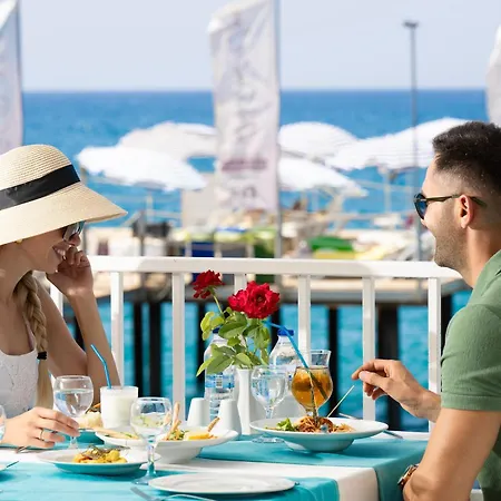 بيتش كلوب دوغاناي - شامل كليًا فندق كوناكلي